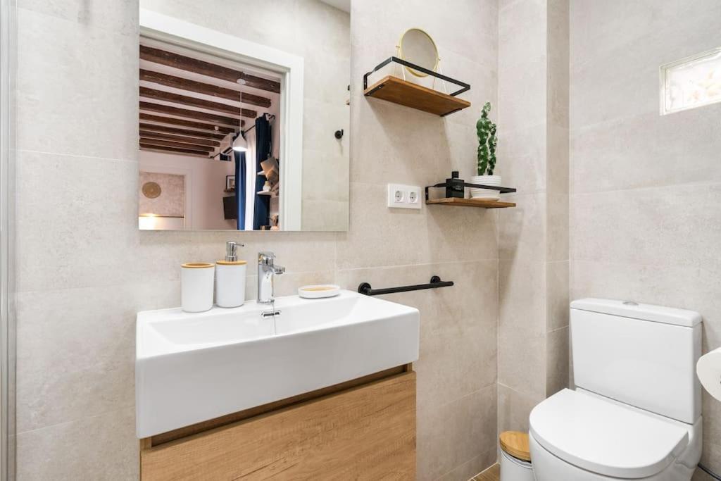 Almirall 32 Apartment